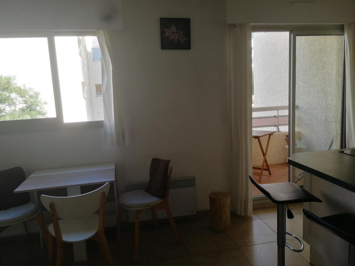 Studio Climatise Dans Residence Avec Piscine Et Tennis Hyeres Exterior photo